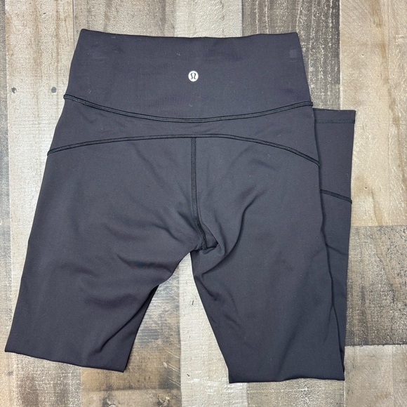 Lululemon Everlux In Movement Tight 25” size 6 - Picture 1 of 12